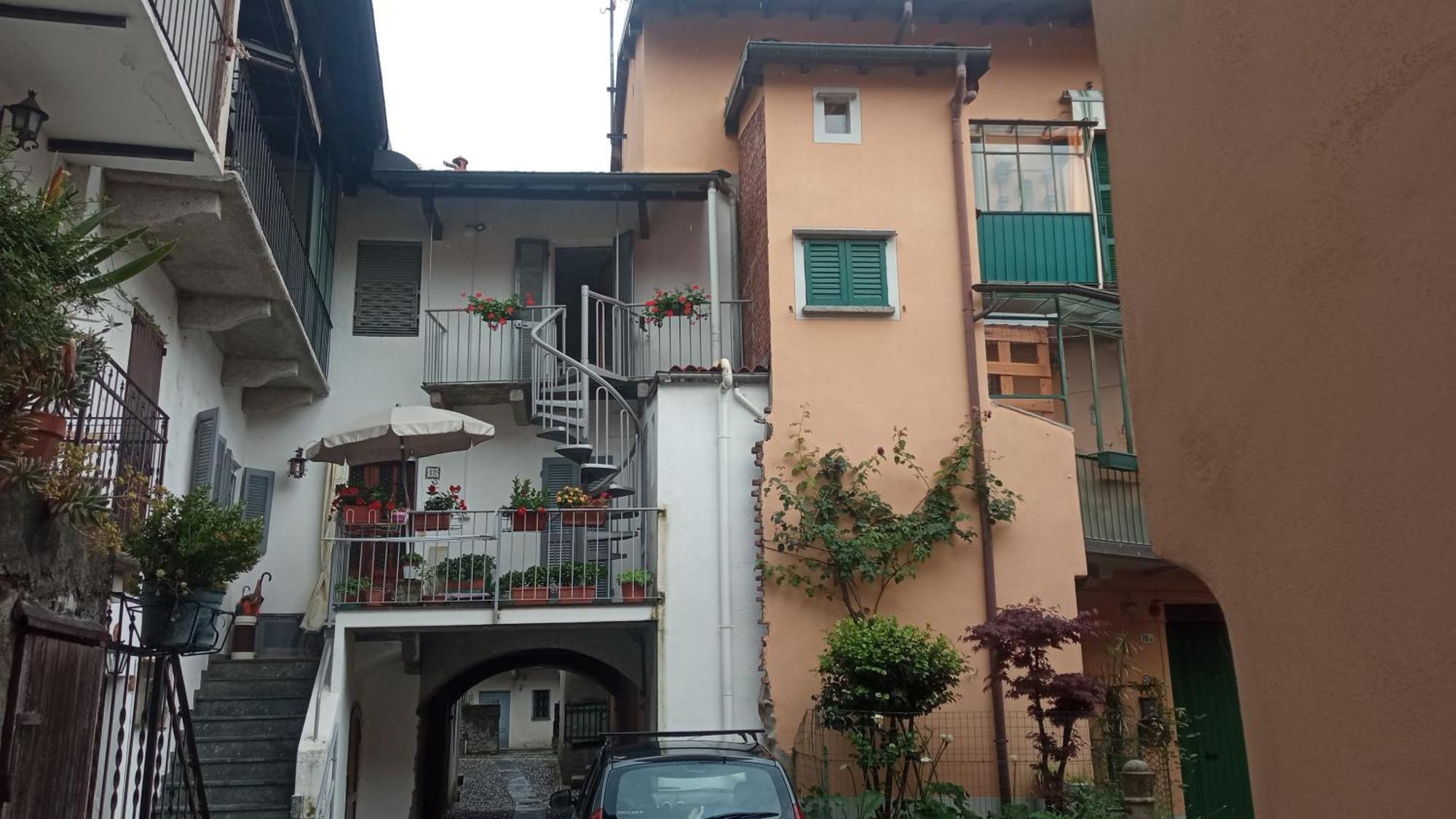 Casa Vacanze Scent Of Roses Verbania Exterior foto